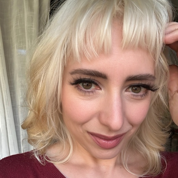 Hi, I’m Max! I love fashion and interior design. - Picture 11 of 17